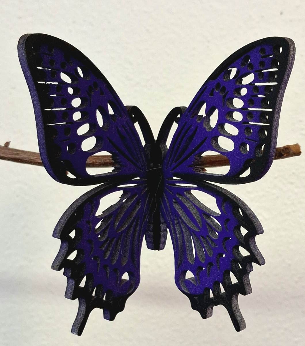 Designový dřevěný motýl Airbrush - MINI černý lem fialová - varianta 5