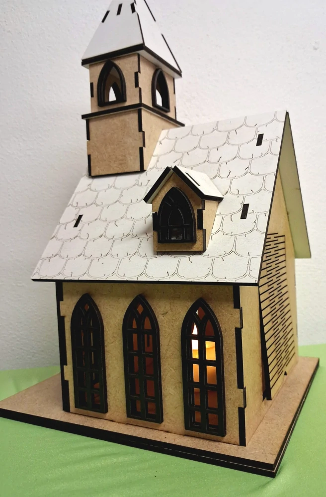 Dřevěná 3D dekorace kostelík z MDF (originální barvy)