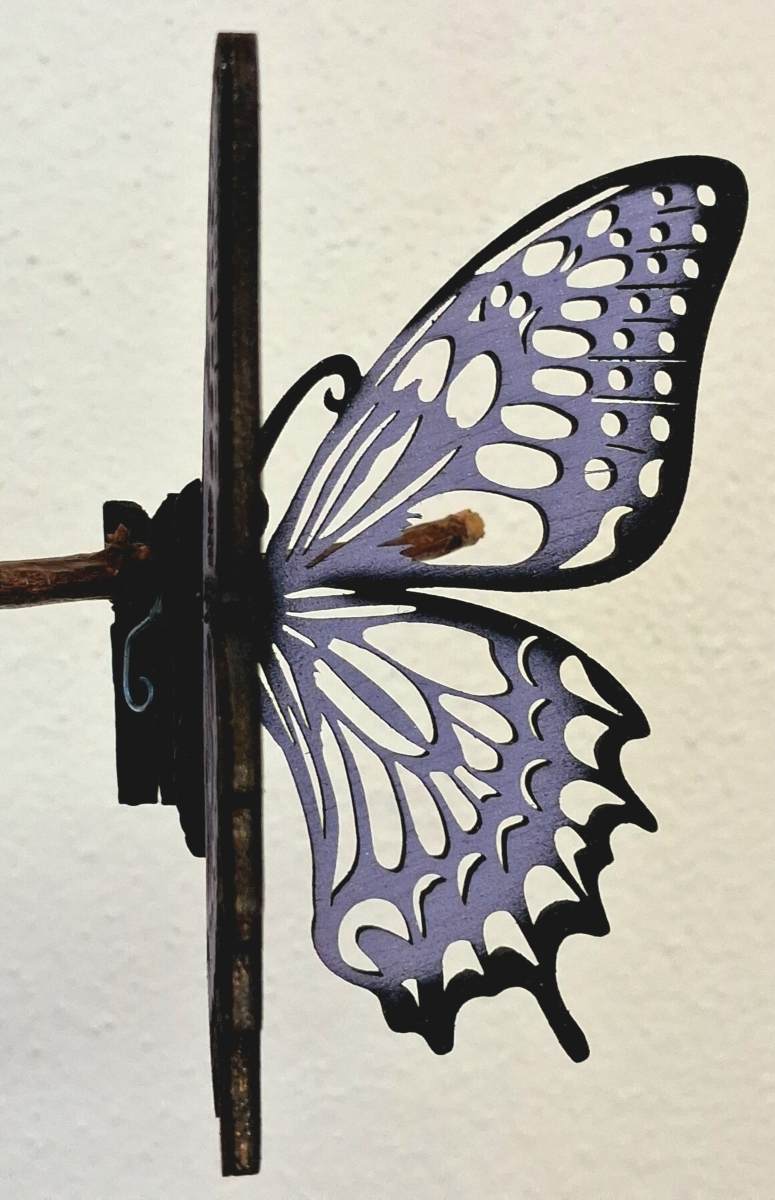Designový dřevěný motýl Airbrush - MINI černý lem světle fialová - varianta 5