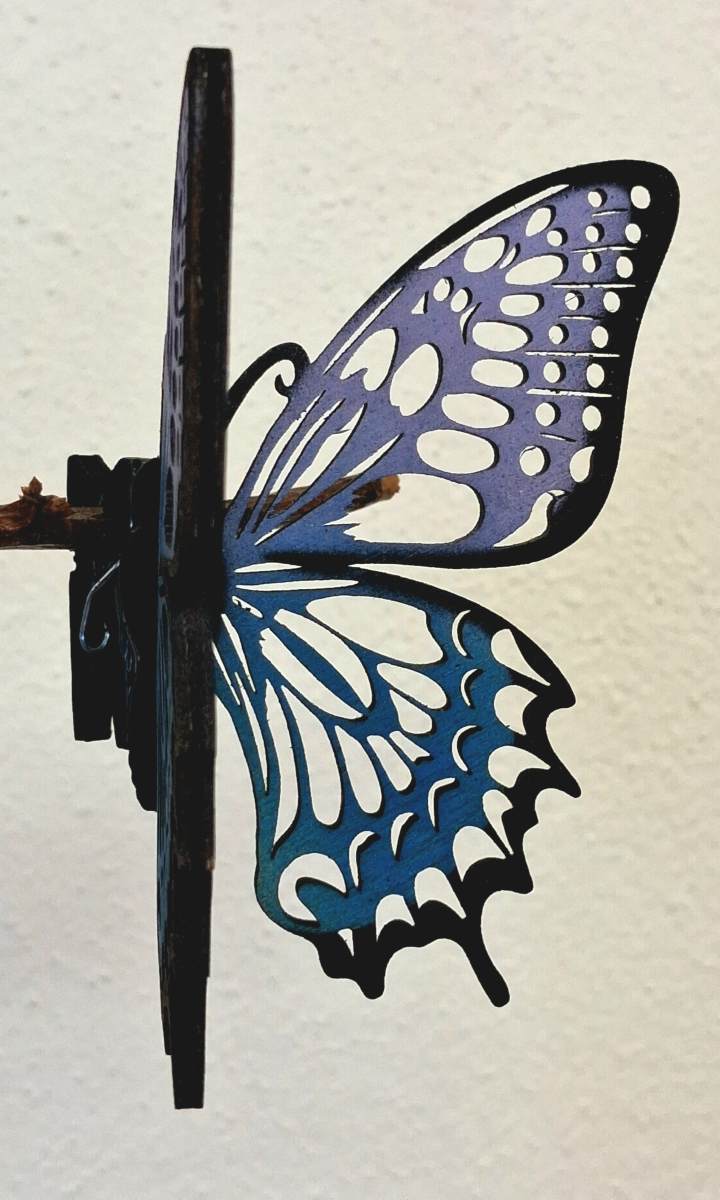 Designový dřevěný motýl Airbrush - MINI černý lem modrá/světle fialová - varianta 5