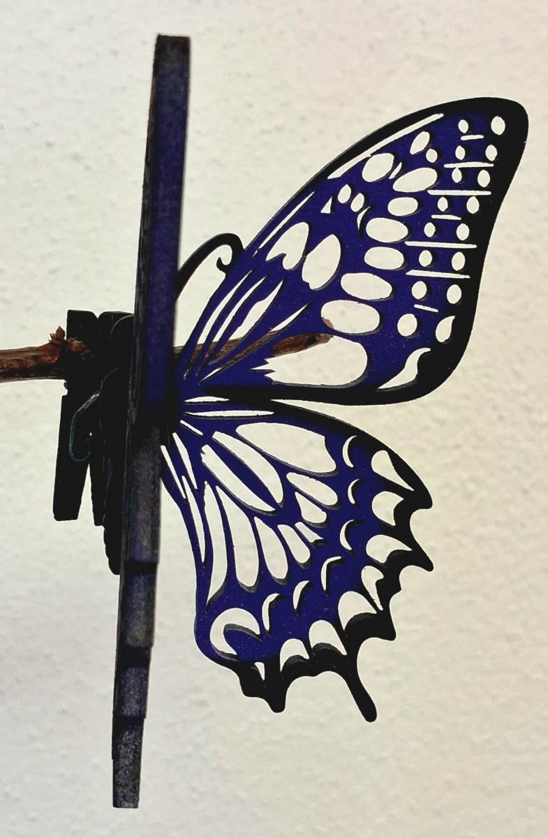 Designový dřevěný motýl Airbrush - MINI černý lem fialová - varianta 5
