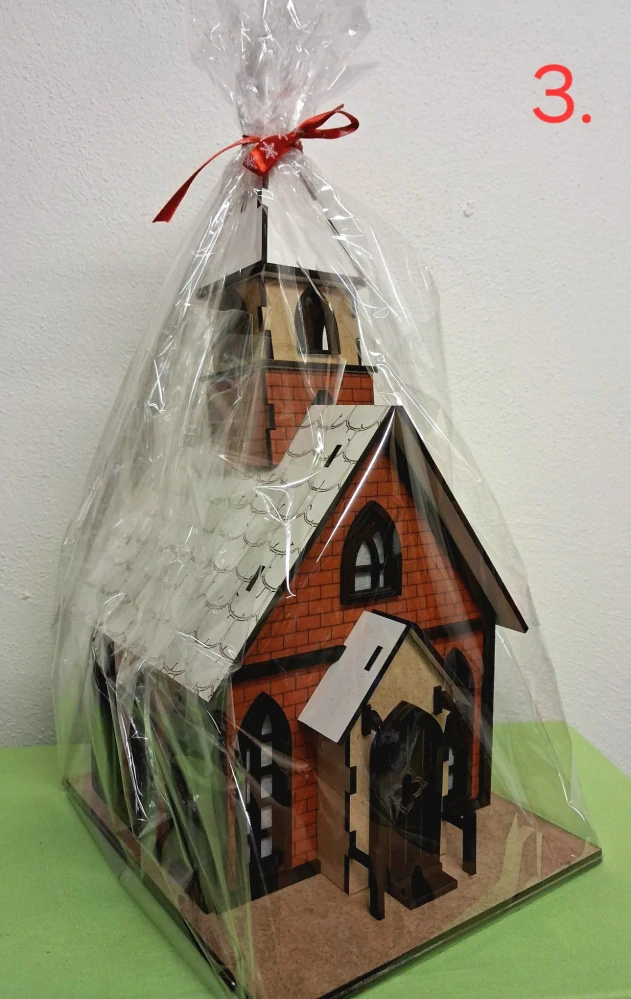 Dřevěná 3D dekorace kostelík z MDF (originální barvy)