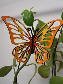 Designový dřevěný motýl Airbrush – Barevná symfonie - červená - varianta 2