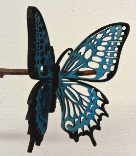 Designový dřevěný motýl Airbrush -MINI černý lem modrá - varianta 5